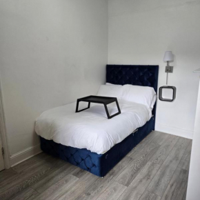 Prime Location Room Stay